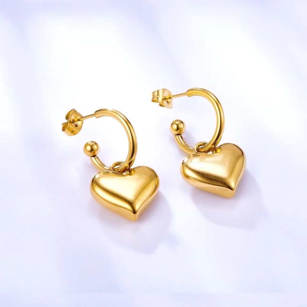 ◾️18k Gold Plated Heart Charm Dangle Earrings